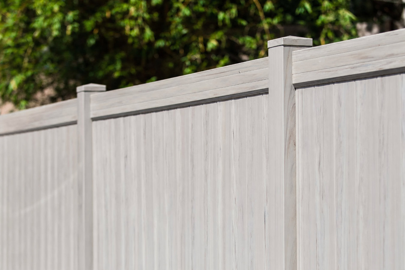 Vinyl fence installation in Palmdale, CA